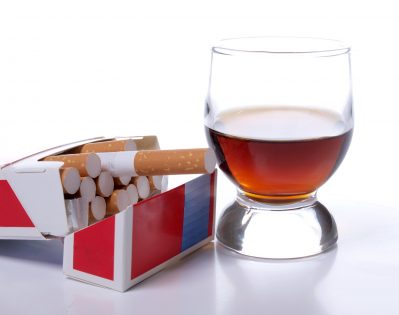 El tabaco y el consumo excesivo de alcohol